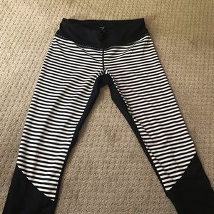 Zelia crop workout pants